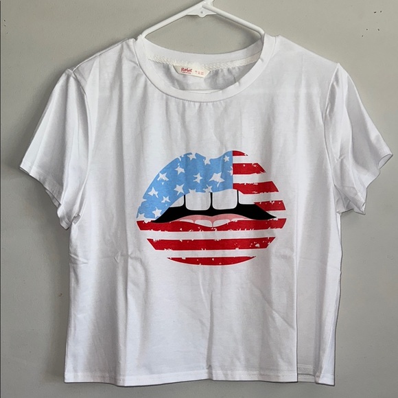 White Graphic Tee with American Flag Lips 👄 🇺🇸 - Picture 1 of 3